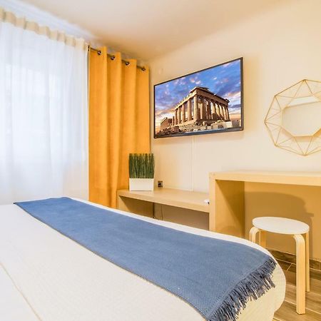 Cozy And Central Apartment Athena Bagian luar foto