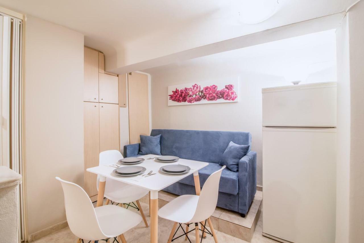 Cozy And Central Apartment Athena Bagian luar foto